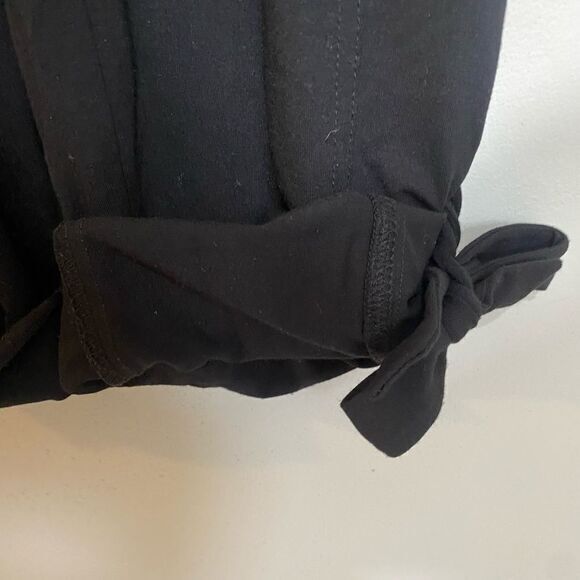 Women’s  black cache roll up cargo Capri‎ pants size 2 - Picture 4 of 11